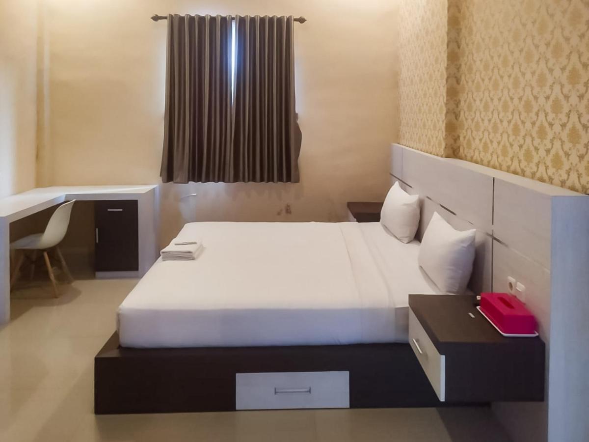 ホテル Reddoorz Syariah Near Sultan Syarif Kasim II Airport プカンバル エクステリア 写真